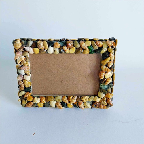 Photo frame like new, hand decorated with sea shells and stones