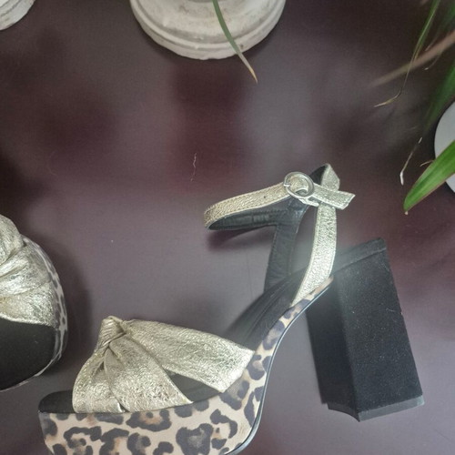 Janet & Janet sandals new, black and gold, size 37