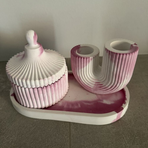 Handmade decorative set in pink marble effect, like new