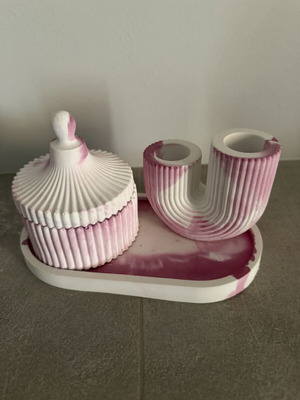 Handmade decorative set in pink marble effect, like new