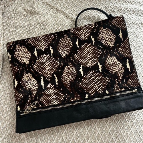 Zara shoulder bag snake print like new, black