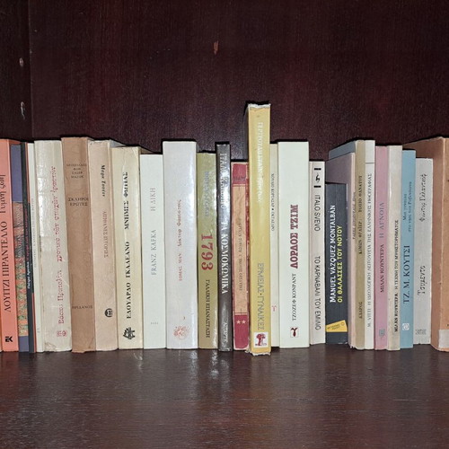 Foreign literature books used, pack of 50