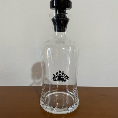 Cutty Sark glass bottle like new, 750ml capacity with small stopper crack