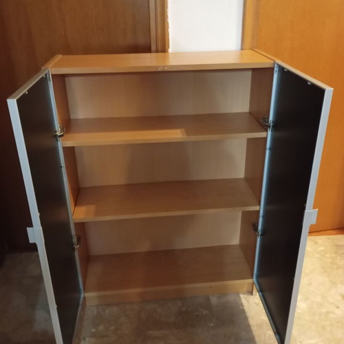 Storage furniture with 3 shelves like new
