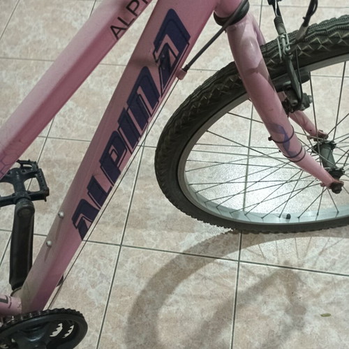 Alpina Alpha MTB 26" women's bike like new, 21 speeds, V-Brakes