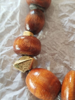 Brown necklace with gold details, wooden beads