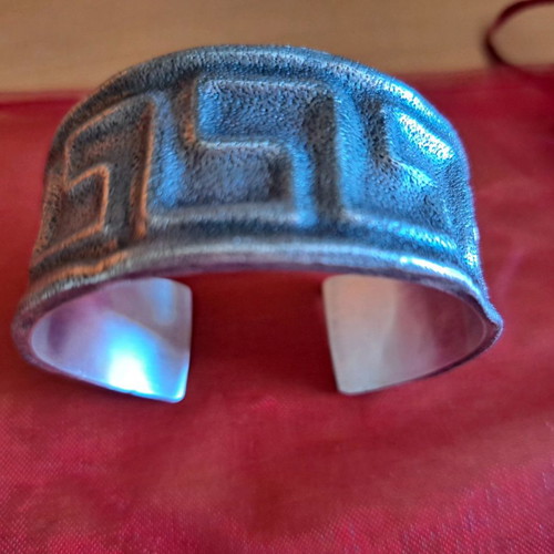 Silver bracelet with meanders like new, hammered design