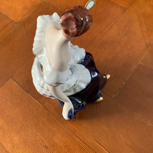 Royal dux porcelain figurine like new