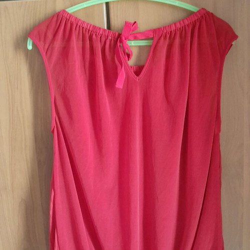 Sarah Lawrence top size S like new, red