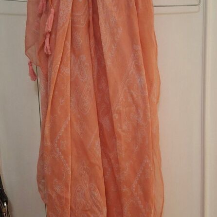 Scarf new with paisley white and pink