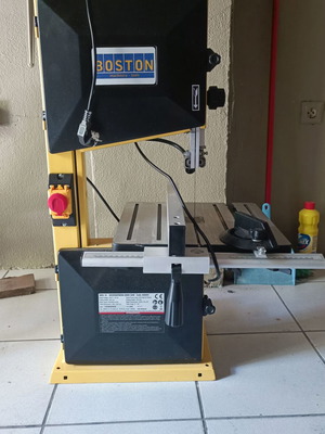 Boston 550W bandsaw like new, barely used
