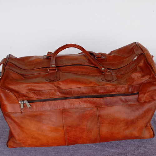 Leather travel bag like new, whiskey color