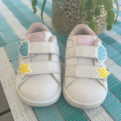 Puma baby sneakers size 20 like new with cute design