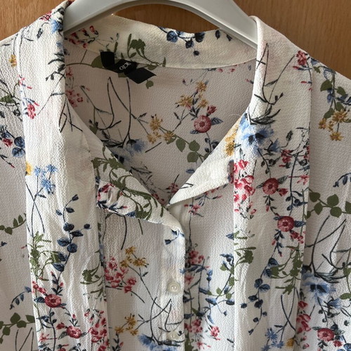DeFacto shirt XL like new, white with multicolor pattern