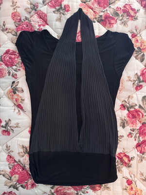 Women's blouse like new, size S, black with short sleeves