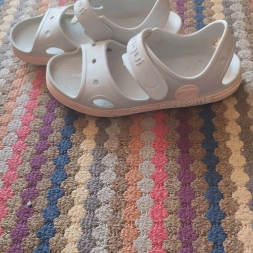 Sea sandals like new, size 32, gray flip-flops