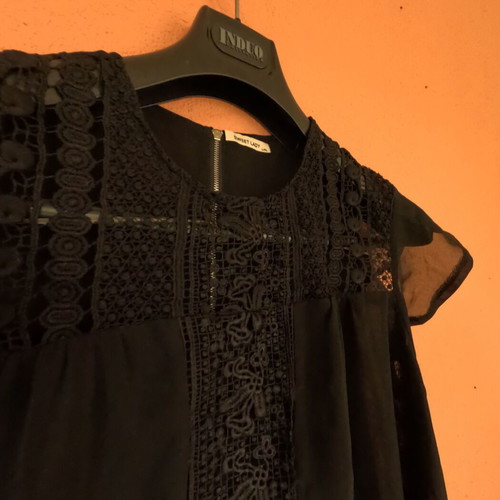 Women’s black mesh blouse like new, zipper back, size L/XL
