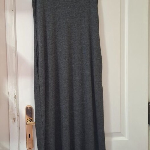 Casual maxi dress one size gray like new with pockets and short sleeves