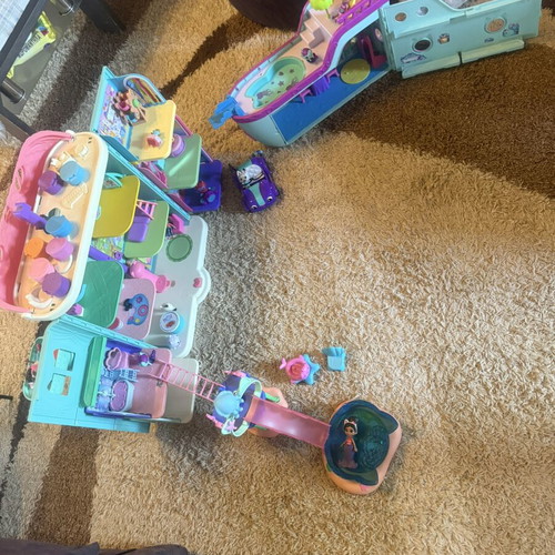 Gambia Dollhouse complete set like new with many toys