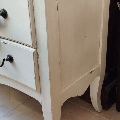 Vintage wooden dresser like new with 3 drawers and metal handles