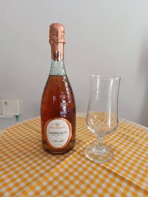 Rose di Bacco Lambrusco dell'Emilia I.G.T. Amabile sealed 750ml