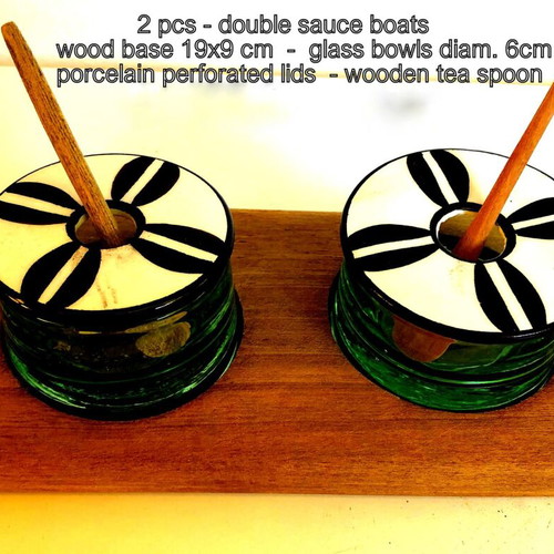 Pair of handmade sauce boats like new, wooden base and glass bowls