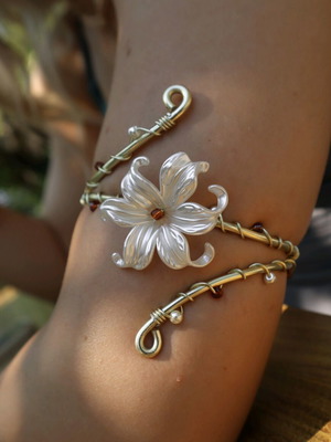 Steel handmade bracelet new, gold color