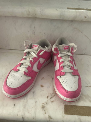 Nike Dunk Low kids shoes used, size 33, bright pink