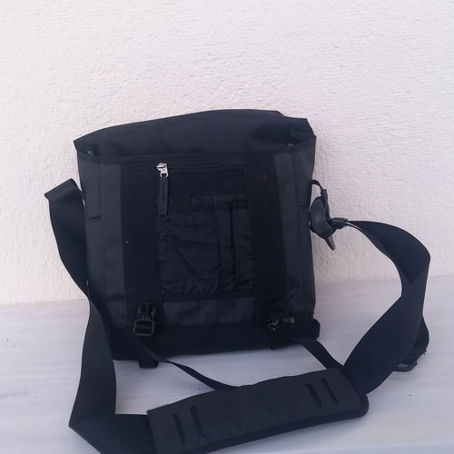 The North Face messenger bag like new, black