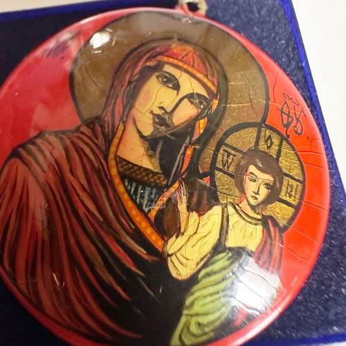 Hand-painted miniature pendant like new, Virgin Mary with Christ 1990s