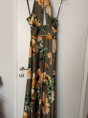 Maxi backless dress like new with crossover skirt, size M-L