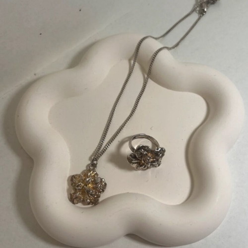 Vintage hibiscus design ring and necklace set Les Bijoux de Sophie like new