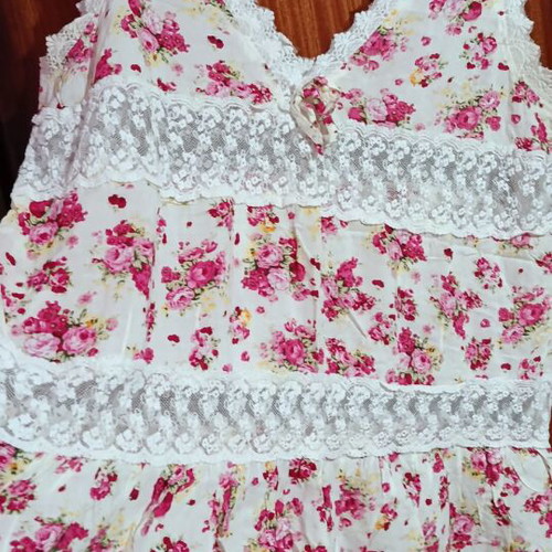 Airy blouse used, one size, floral with lace details