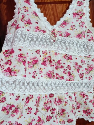Airy blouse used, one size, floral with lace details