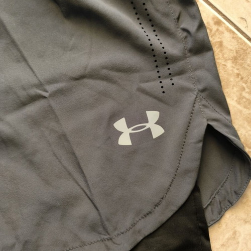 Under Armour Heatgear 2 in 1 Compression Shorts new, size XL