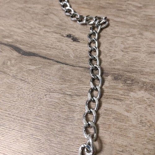 Chain style belt in excellent condition