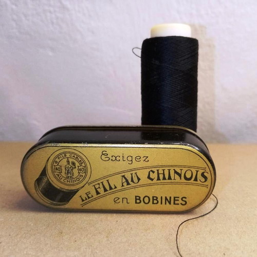Vintage French thread dispenser tin box used, 1940s