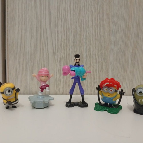 Kinder Surprise Joy Despicable Me Minions figures set used