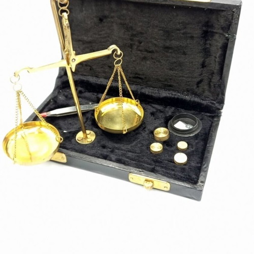 Pocket scale like new in its box with micrograms