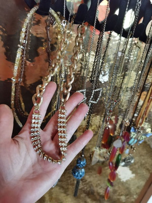 Women's beautiful necklace like new