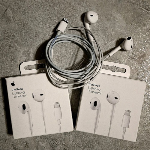 Apple EarPods used, pack of 2 with packaging