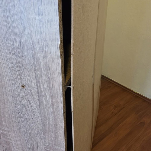 Wardrobe like new, three-door, 180x90x40 cm
