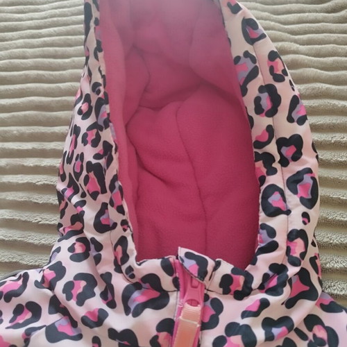 Sinsay Snow Suit 128 cm like new with hood and black gloves