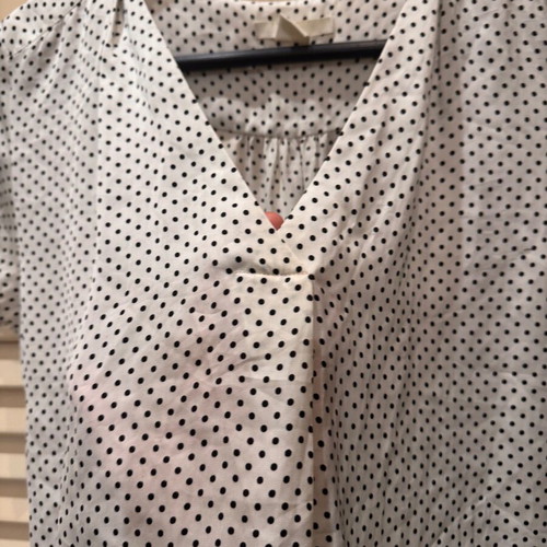 Polka dot short-sleeve shirt H&M medium like new with v-neck