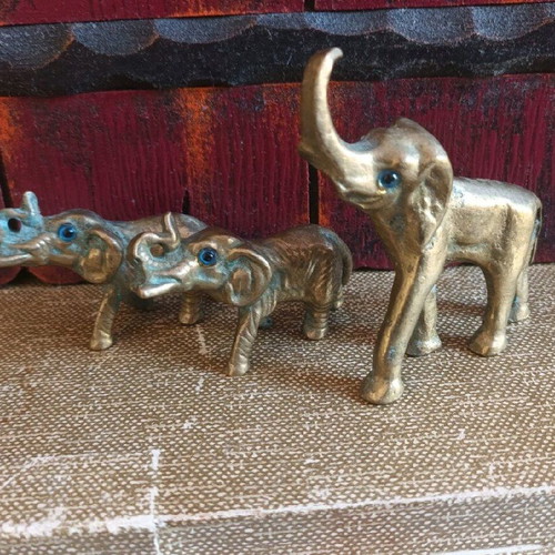 Bronze elephant sculptures like new