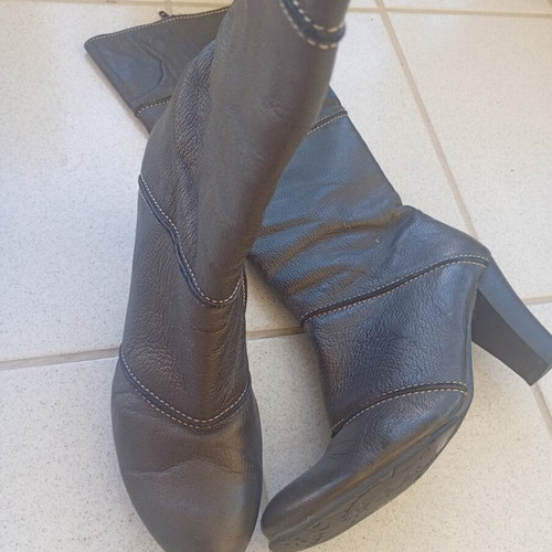 Vintage leather knee-high boots size 38, like new