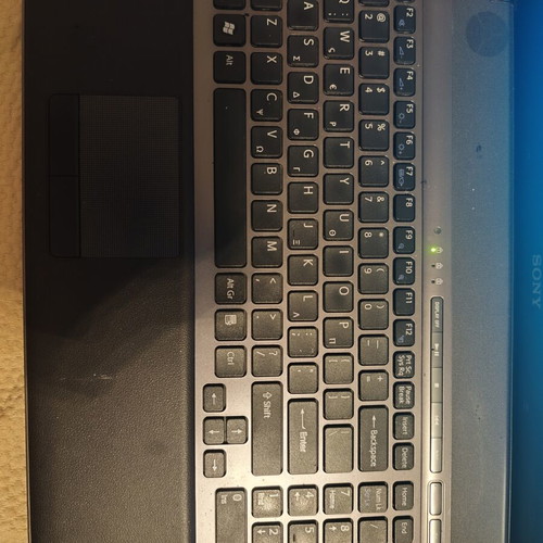 Sony VAIO 16.4" laptop PCG-81112M Intel Core i7 8GB RAM Windows 7