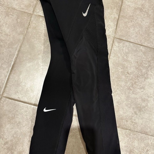 Nike leggings like new with mesh details, size S