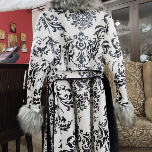 Coat with fur one size, like new