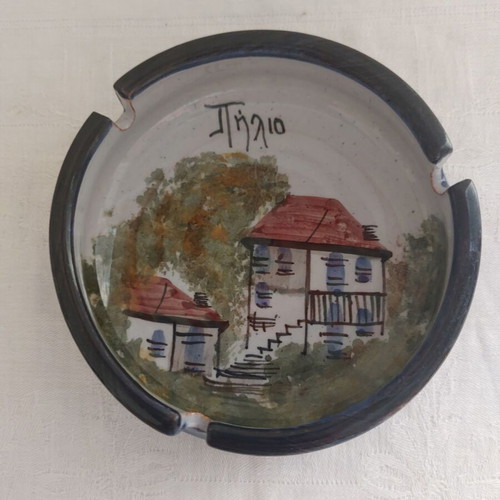 Ceramic ashtray handpainted, like new, diameter 11 cm